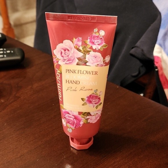 Farm Stay Pink Flower Blooming Hand Cream in Pink Rose Scent NIB! - Picture 4 of 6